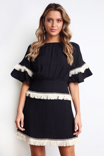 color-black-tassel