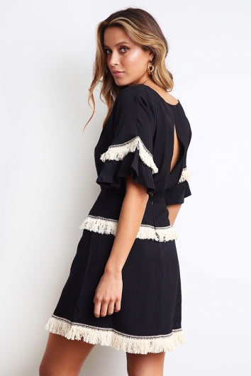 color-black-tassel