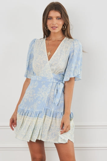 color-blue-cream-print