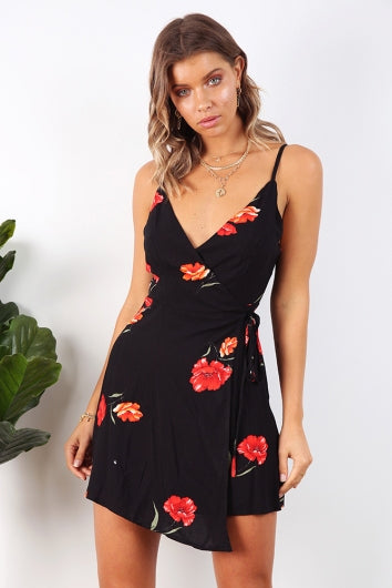color-black/red-floral