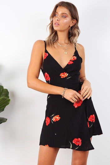 color-black/red-floral