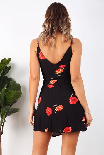 color-black/red-floral