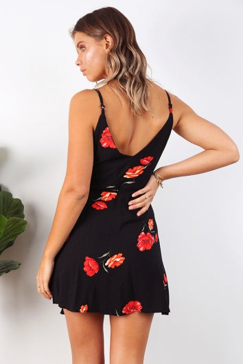 color-black/red-floral