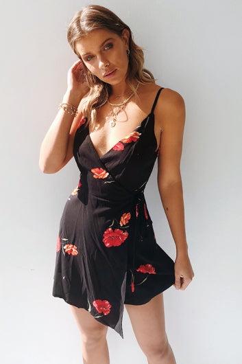 color-black/red-floral