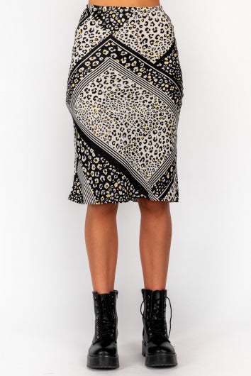 color-black-beige-pebble-print