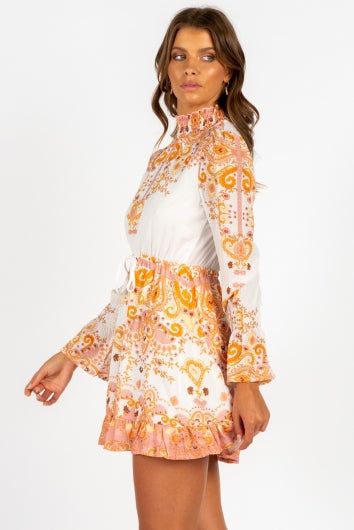 color-white-orange-print