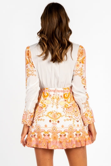 color-white-orange-print