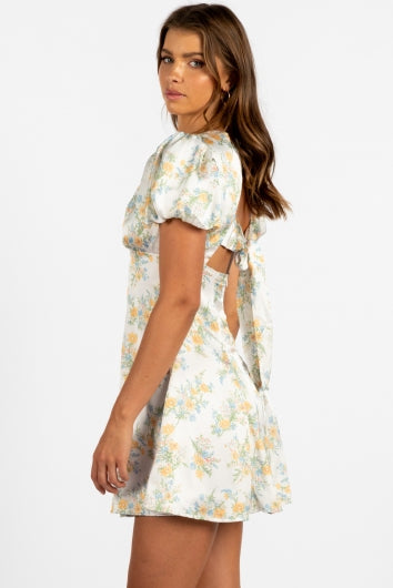 color-white-yellow-floral