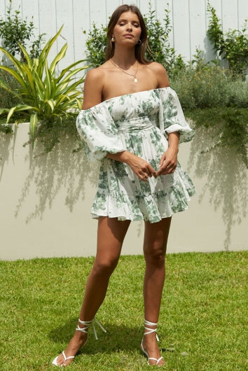 color-white-green-print