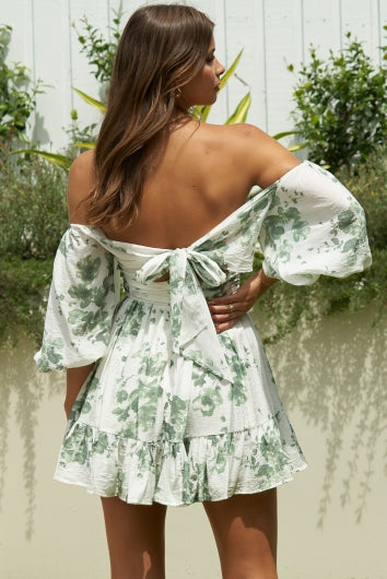 color-white-green-print